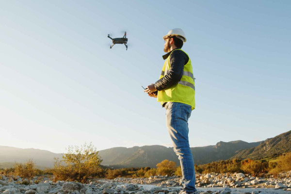 Inspección industrial con drones · Topógrafos Servicios Topográficos y Geomáticos l' Aldea